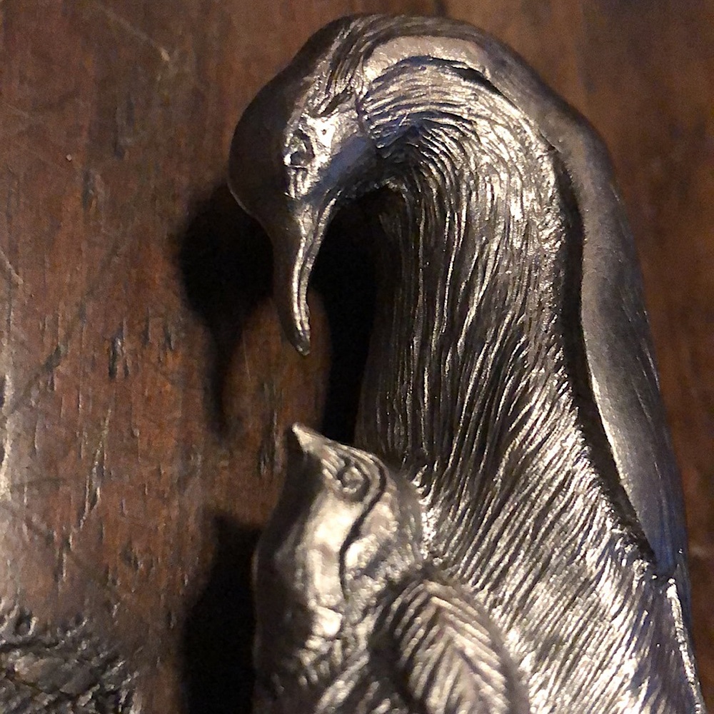Signed Michael Ricker Pewter Penguin Parent & Chick - Picture 9 of 10